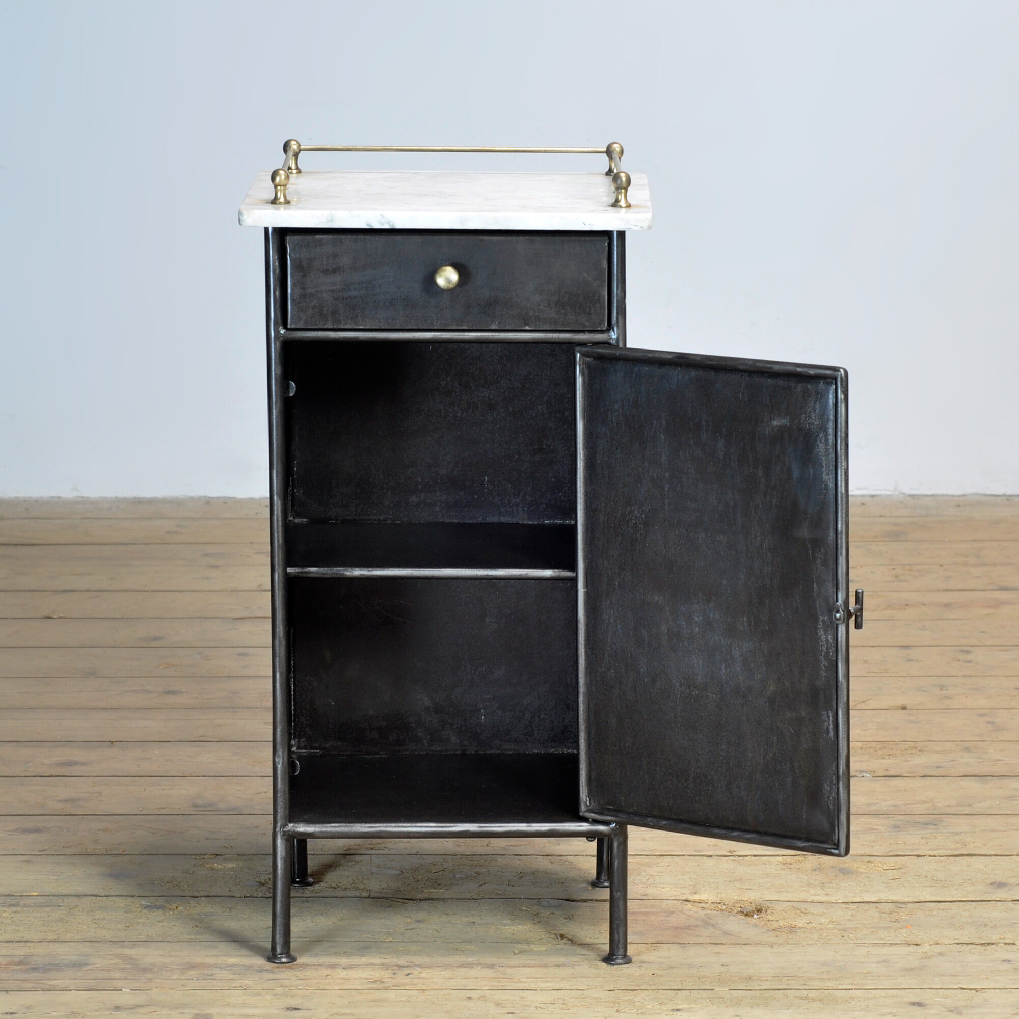 Table de chevet en fer, vers 1920