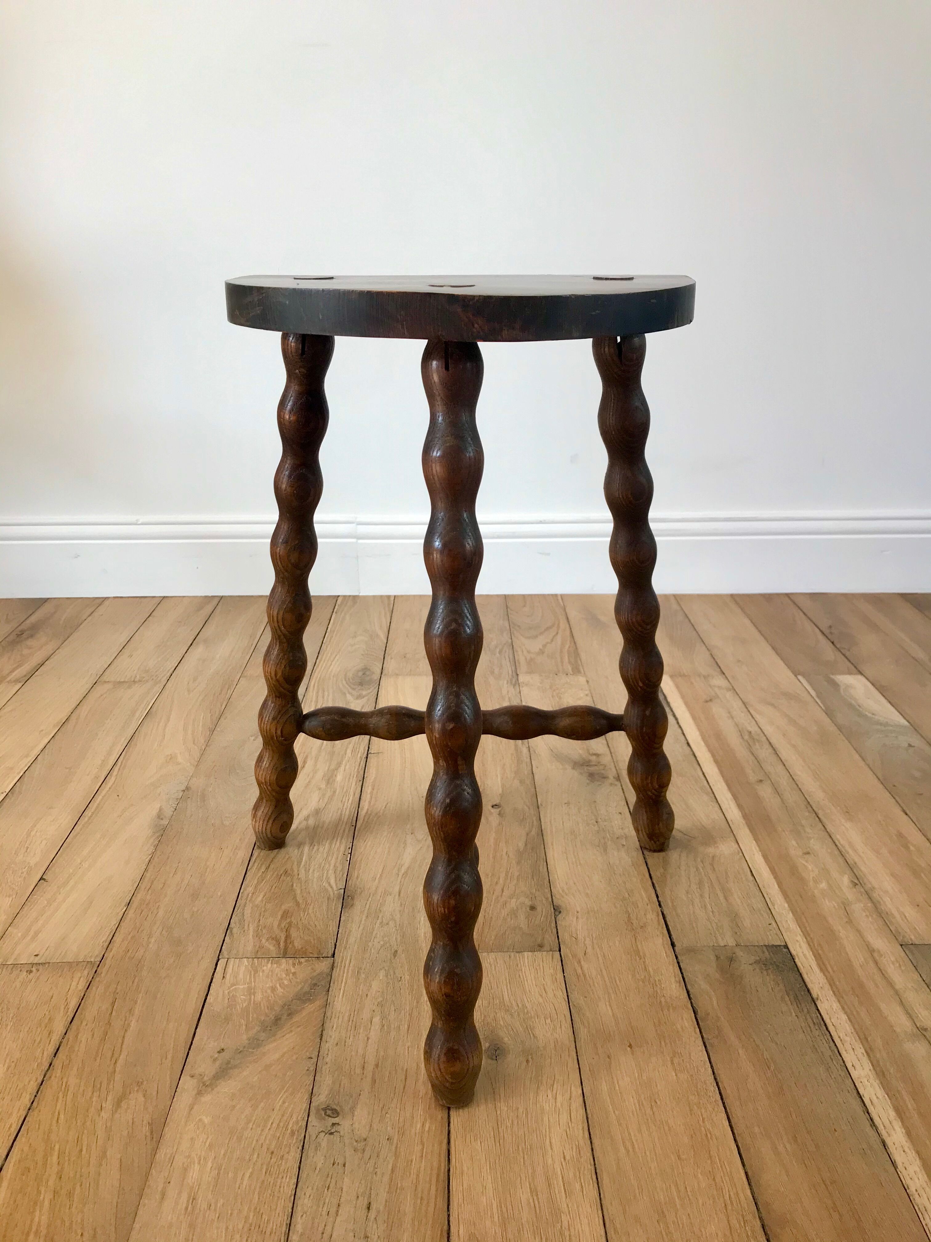 Tripod stool in beaded wood / turned 40s