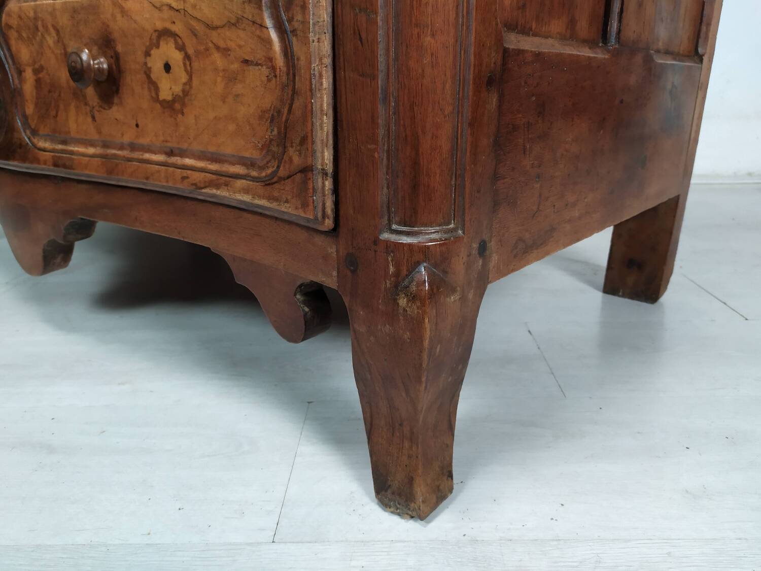 Louis XV chest of drawers