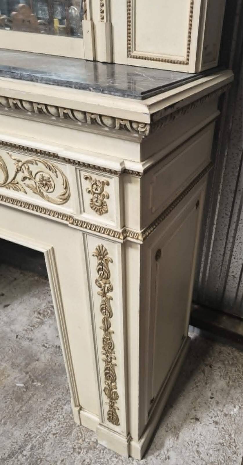 Importante cheminée de style Louis XVI, avec son trumeau le tout en bois