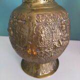 Jolie paire de vases asiatiques anciens en bronze