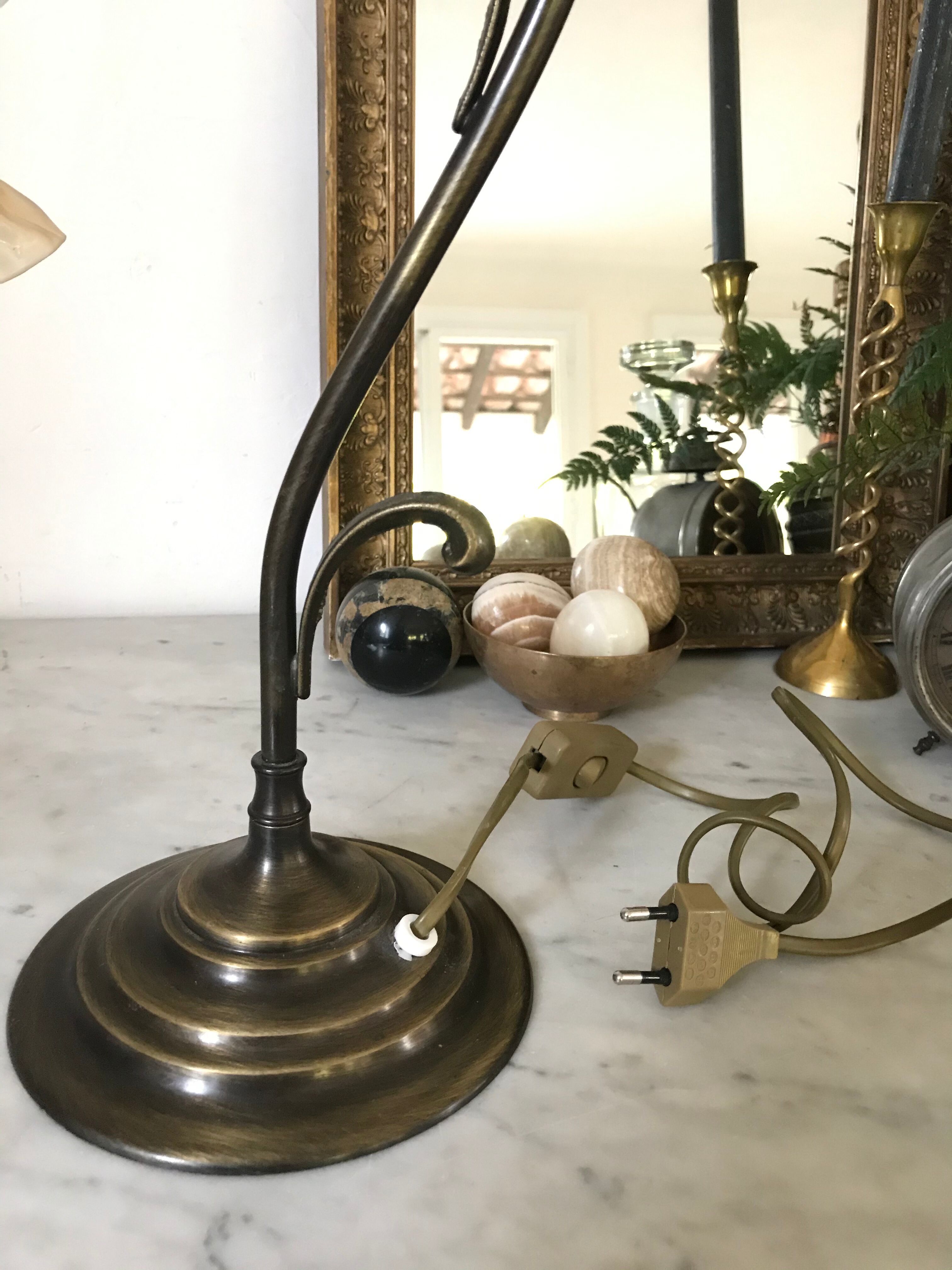 Art nouveau style tulip lamp