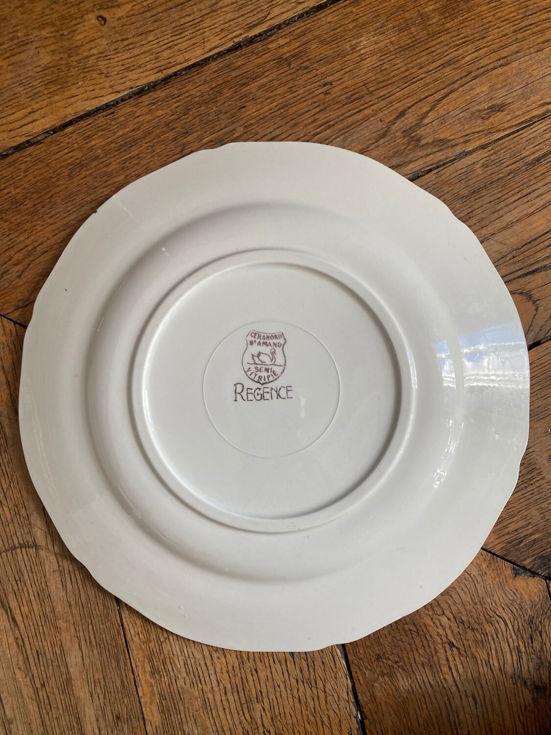 Set of 9 Regency plates