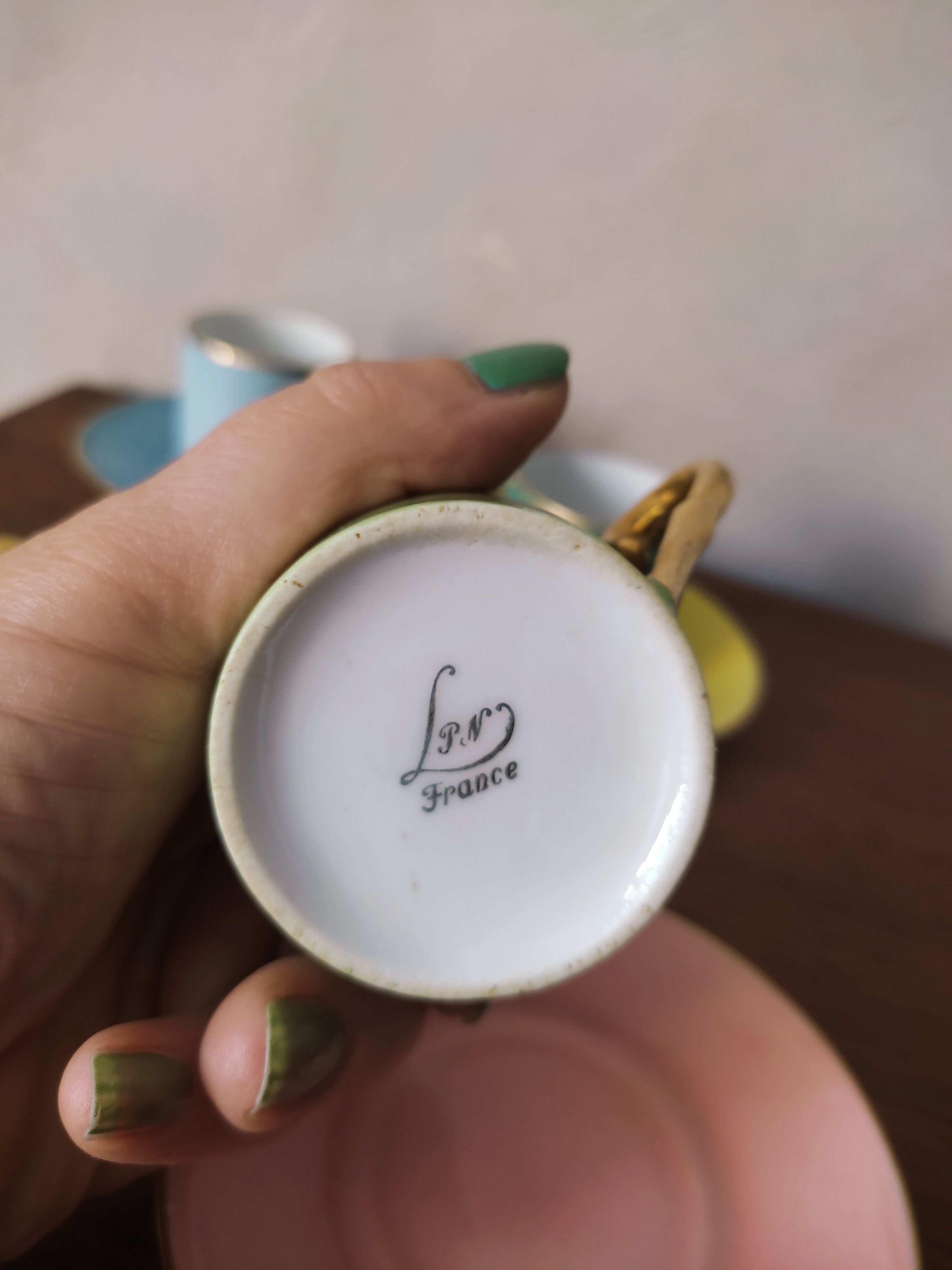 4 multicolored espresso cups