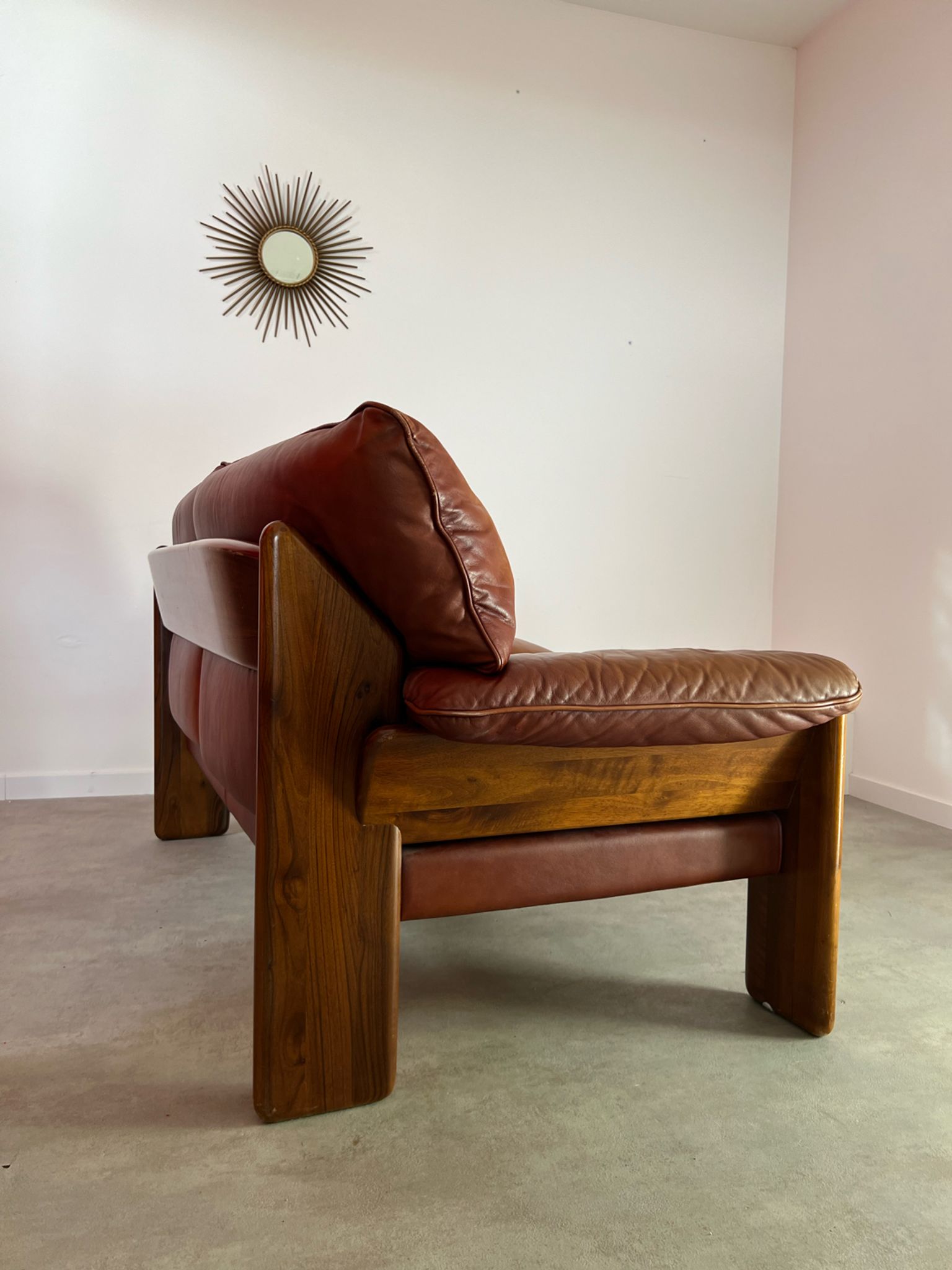 Old 2-seater leather and walnut sofa design 70s Mobil Girgi Mario Marenco vintage Italy