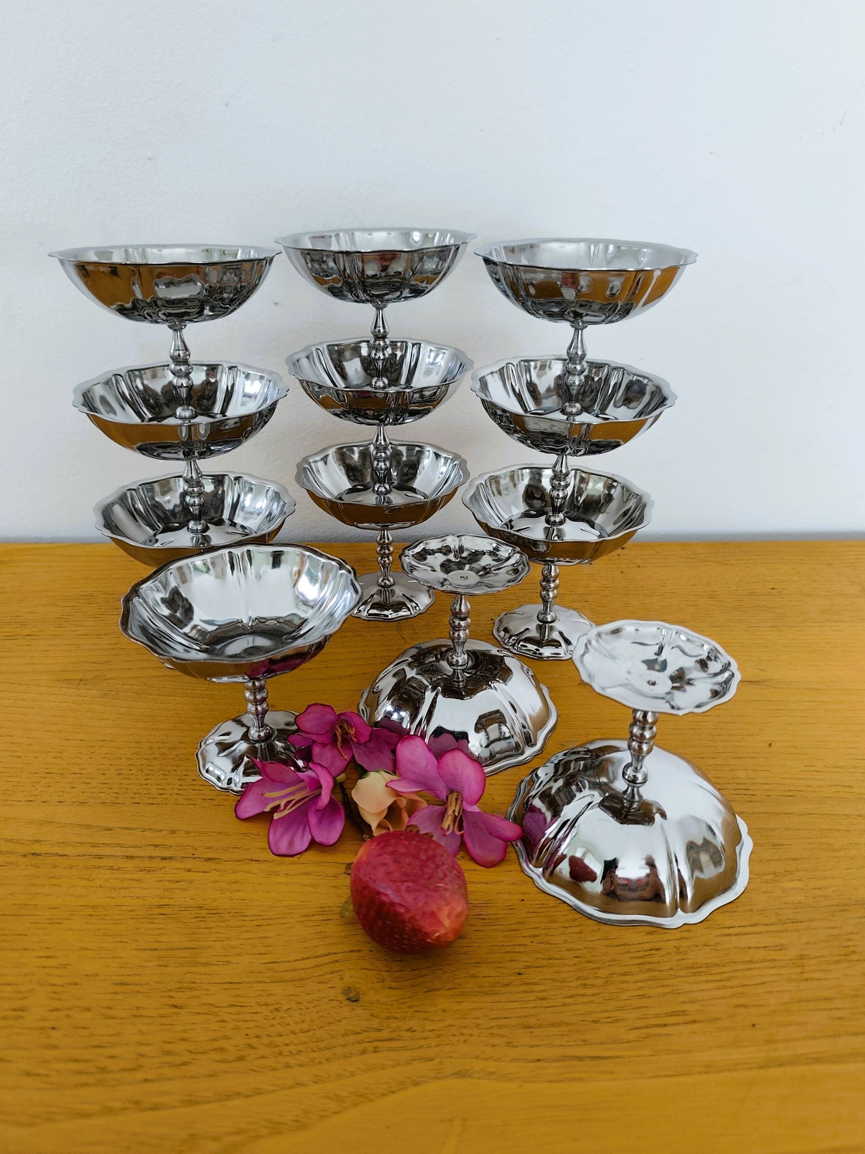 Set of 12 stainless steel bowls from the 1970s.