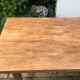 Table de ferme et deux bancs en chêne massif