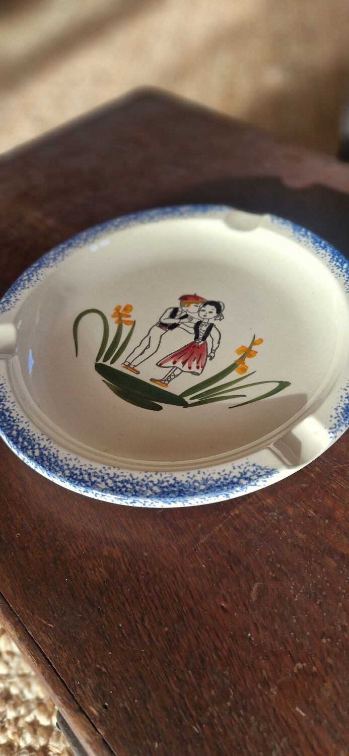 Assiette Bretonne de Pornic en faïence ancienne