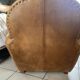Fauteuils club en cuir marron finition antique