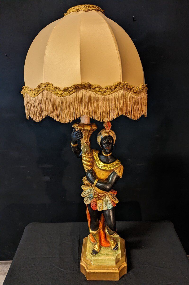 Wooden venetian nubian table lamp