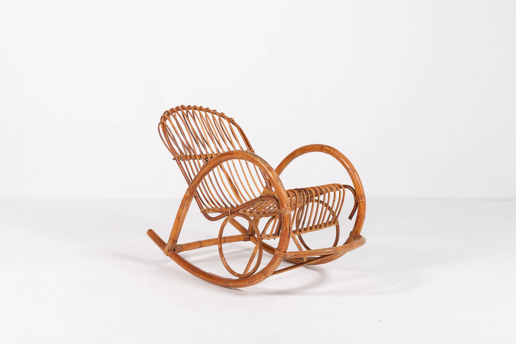 Fauteuil à bascule italien en rotin, 1960
