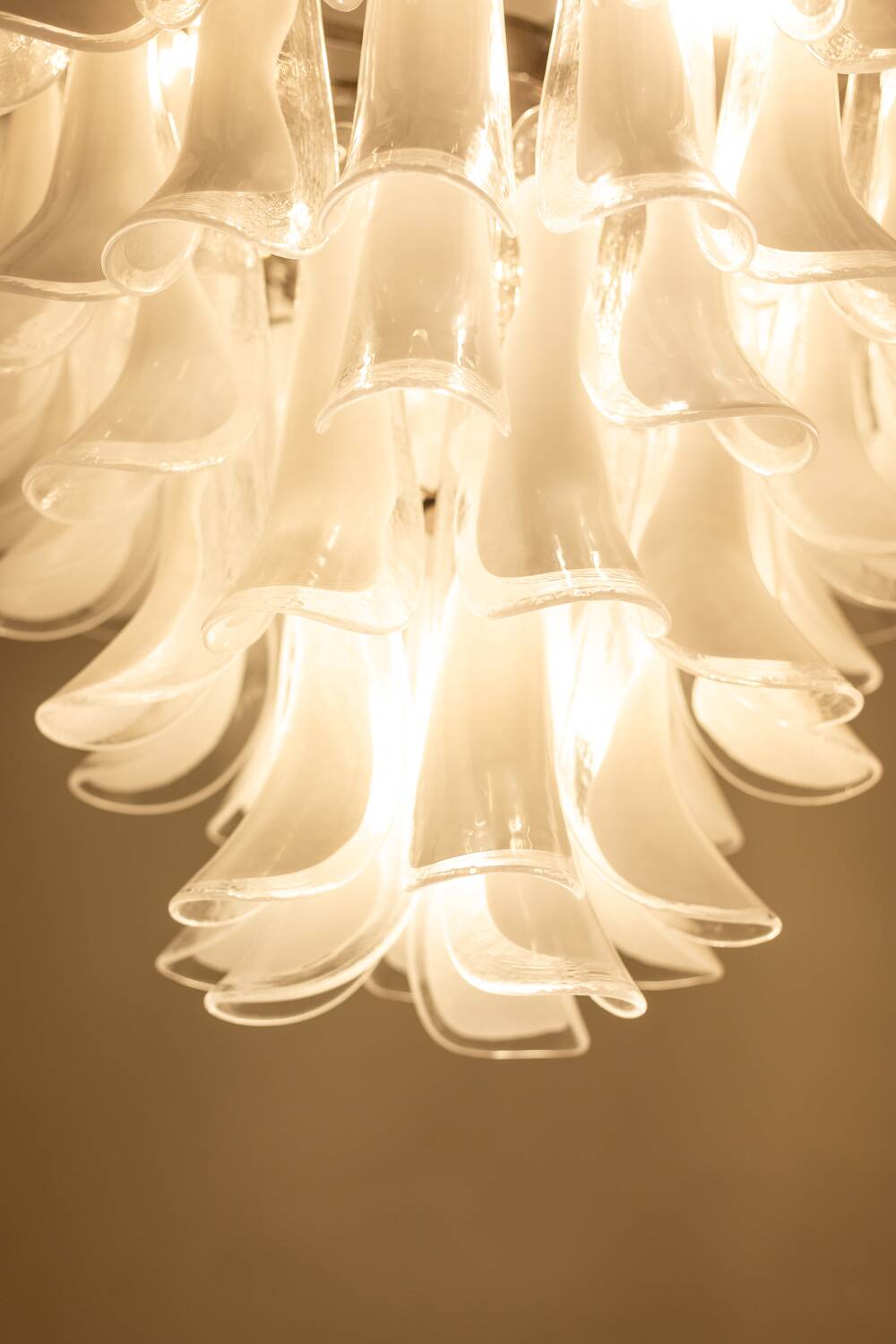Murano glass chandelier in white and translucent glass. Contemporary