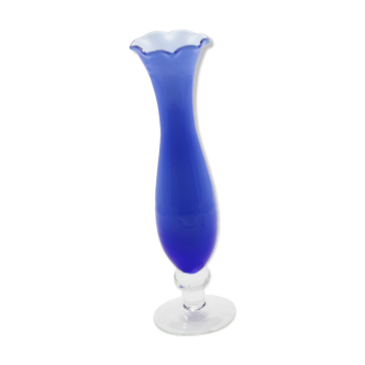 Vase en opaline bleu