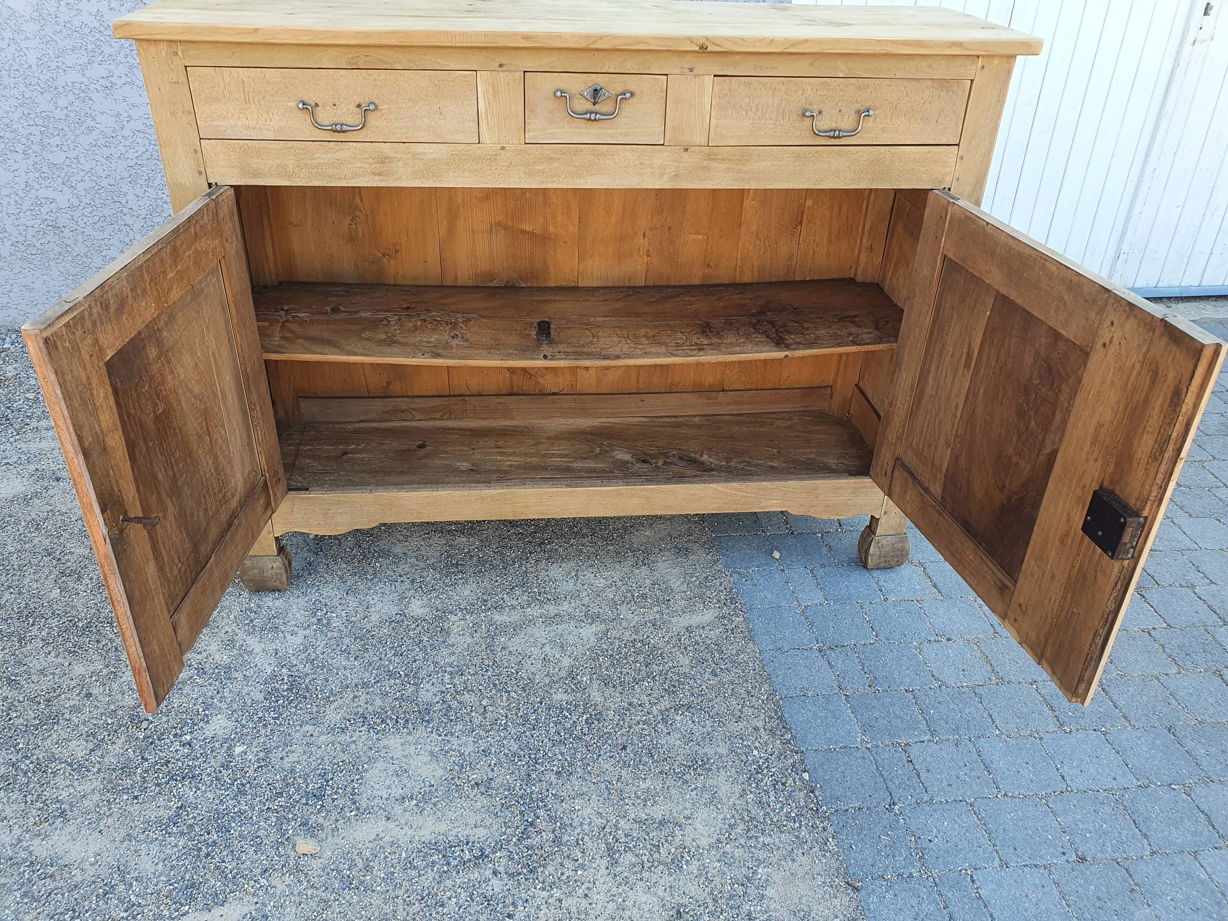 Bahut buffet furniture of old raw wood shallow