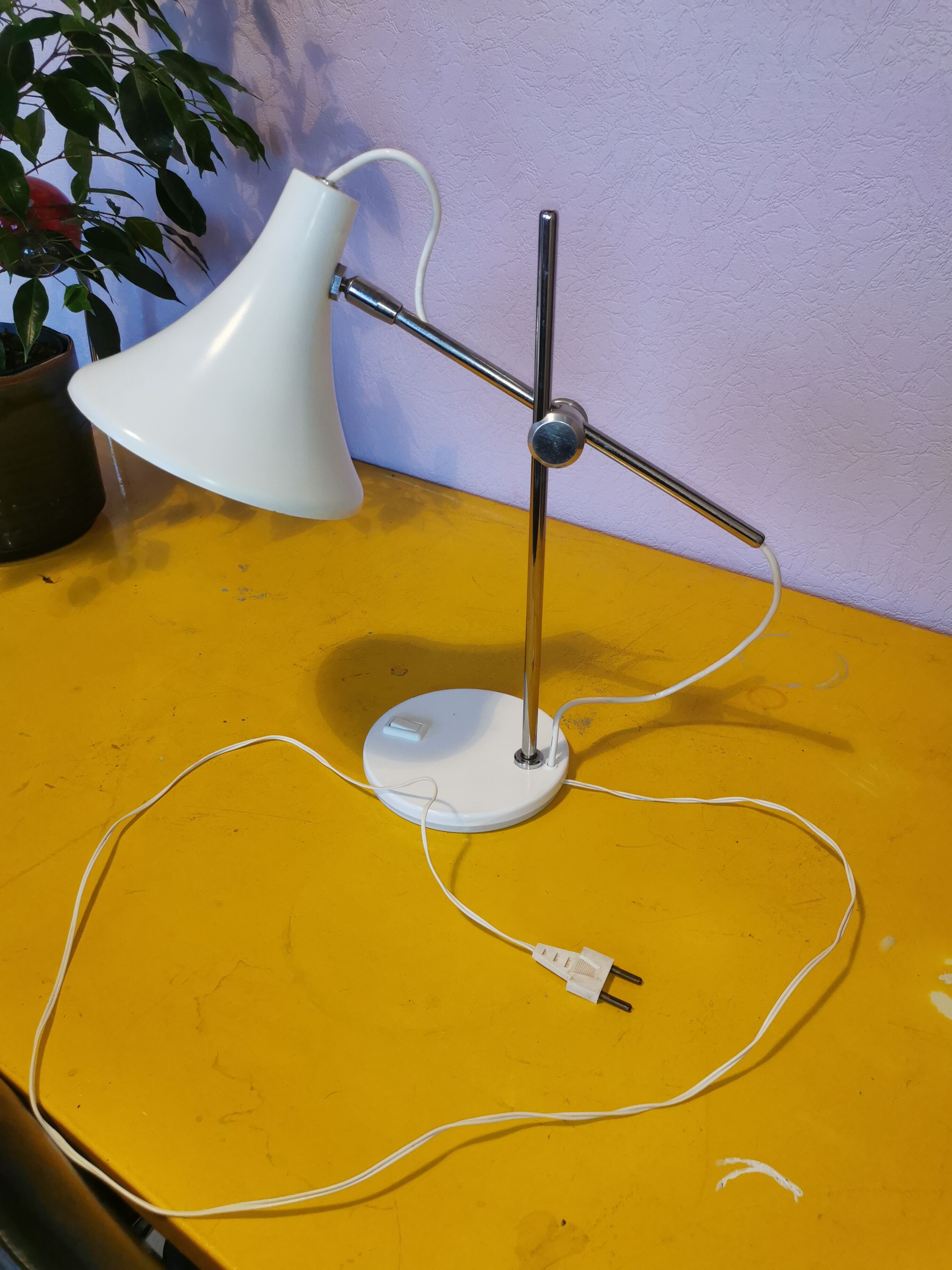 Articulated lamp in white lacquered steel and chrome, 1970.