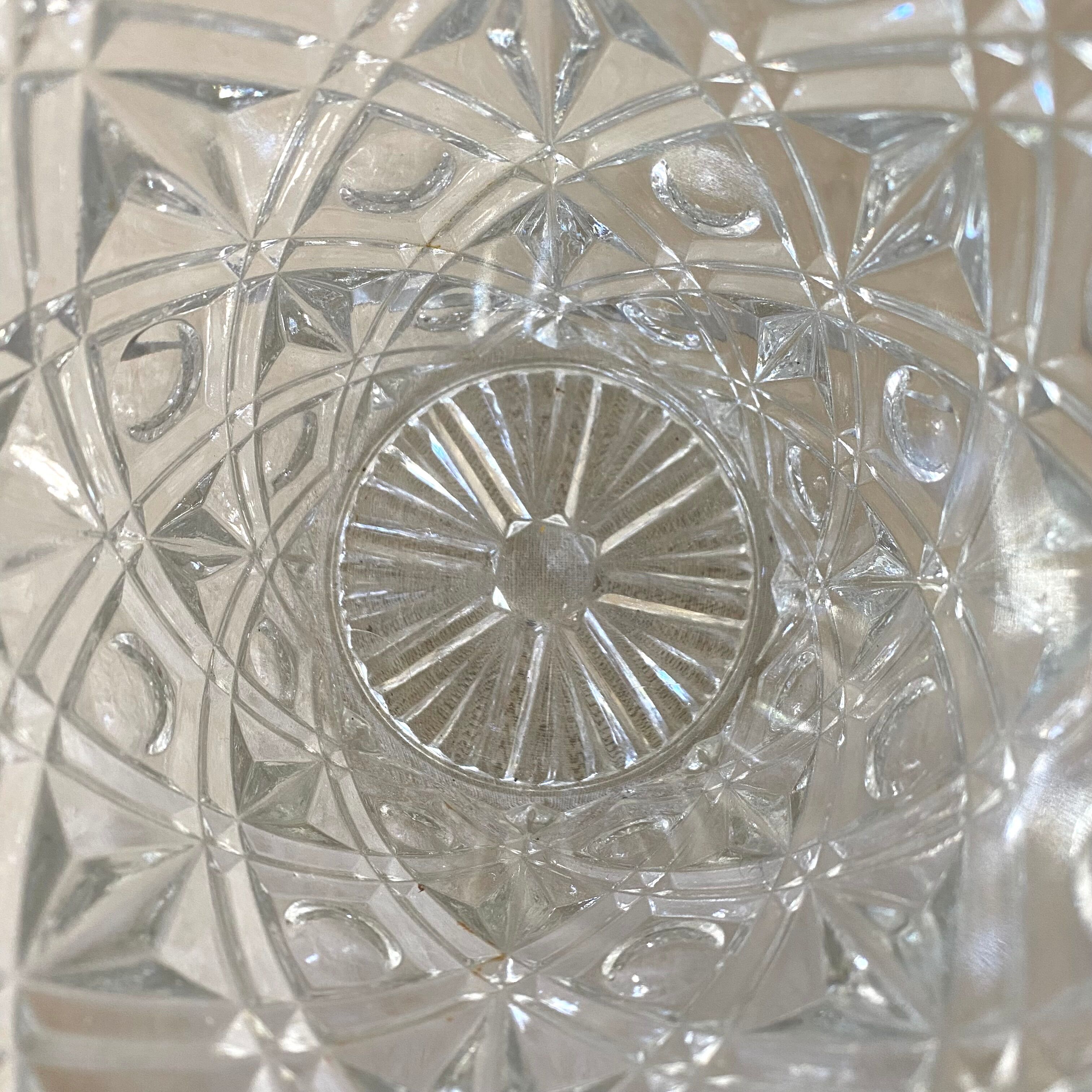 Serrated glass ice bucket