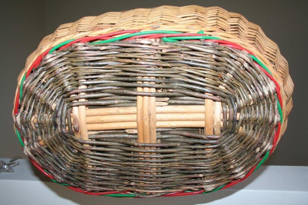 Basket wicker and scoubidou