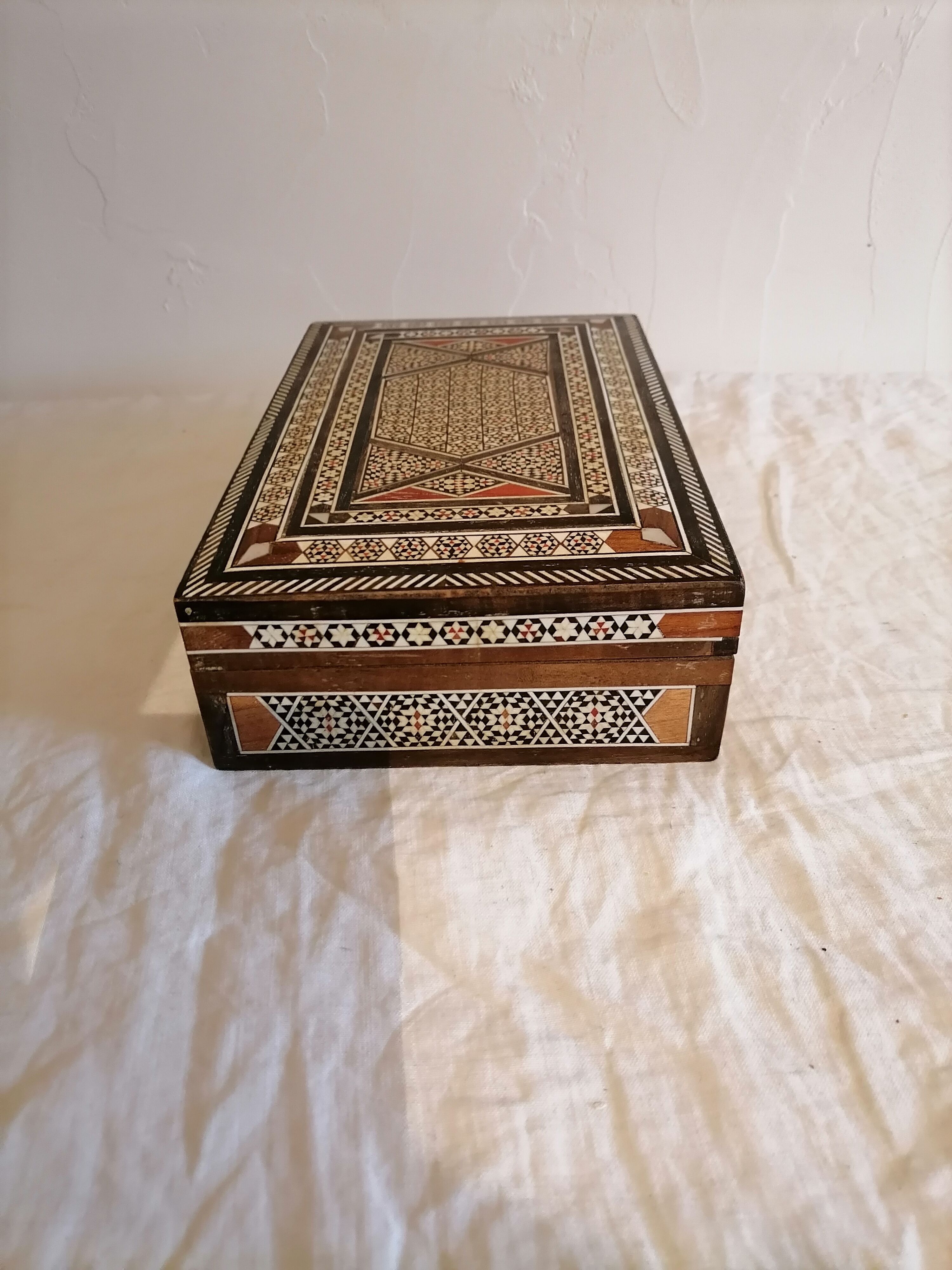 Former Syrian box in marquetry. Box. 1st half of the 20th century.