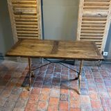 Bistro table in wood and enamelled cast iron