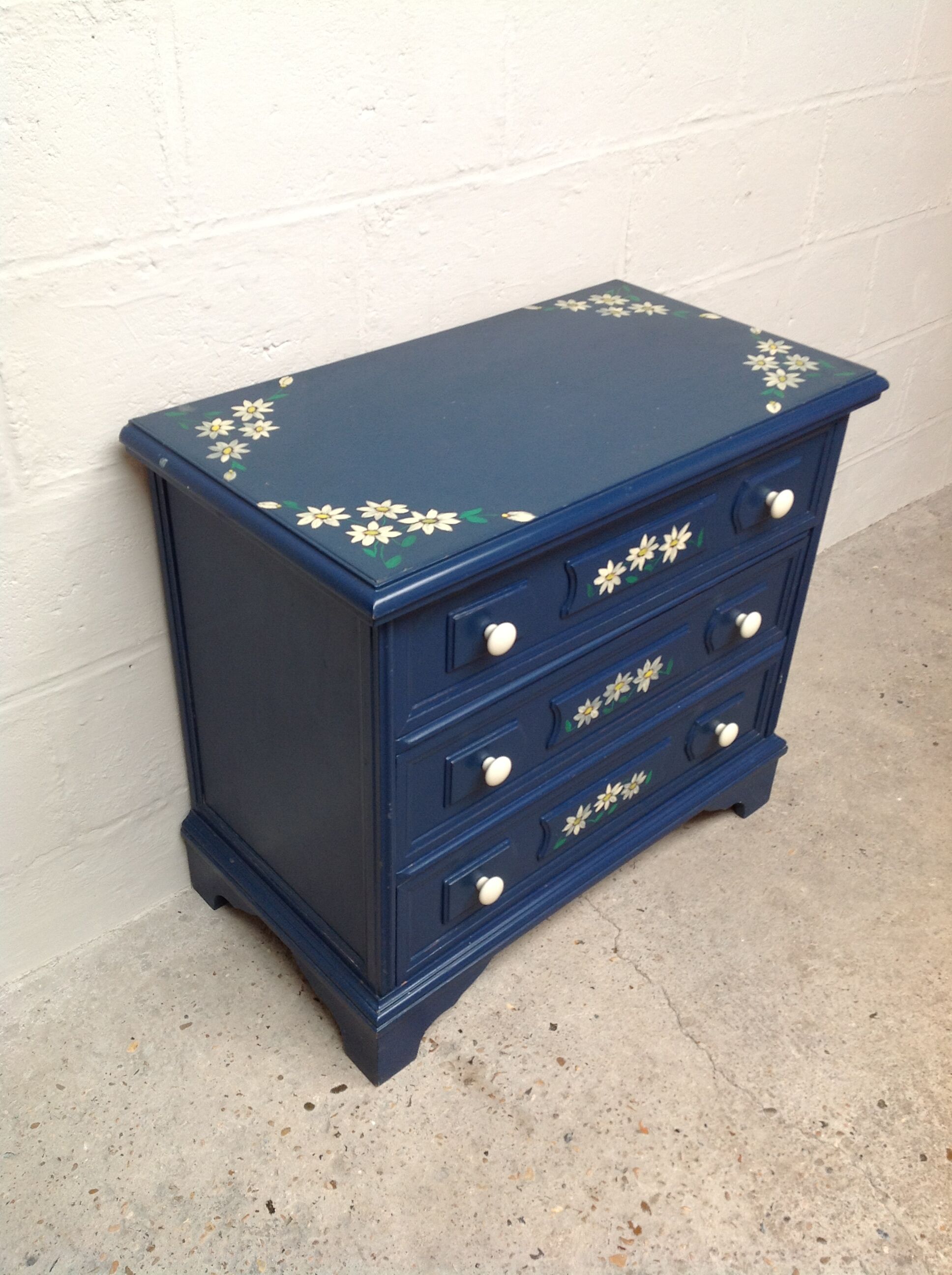 Dresser wood patterns flowers