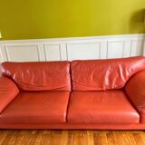 3-seater canapé in tawny leather, Ascot model by Roche Bobois.