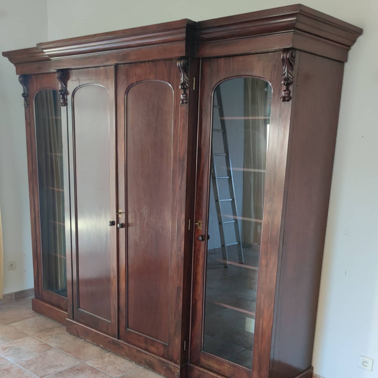 Late 19th century mahogany English bookcase