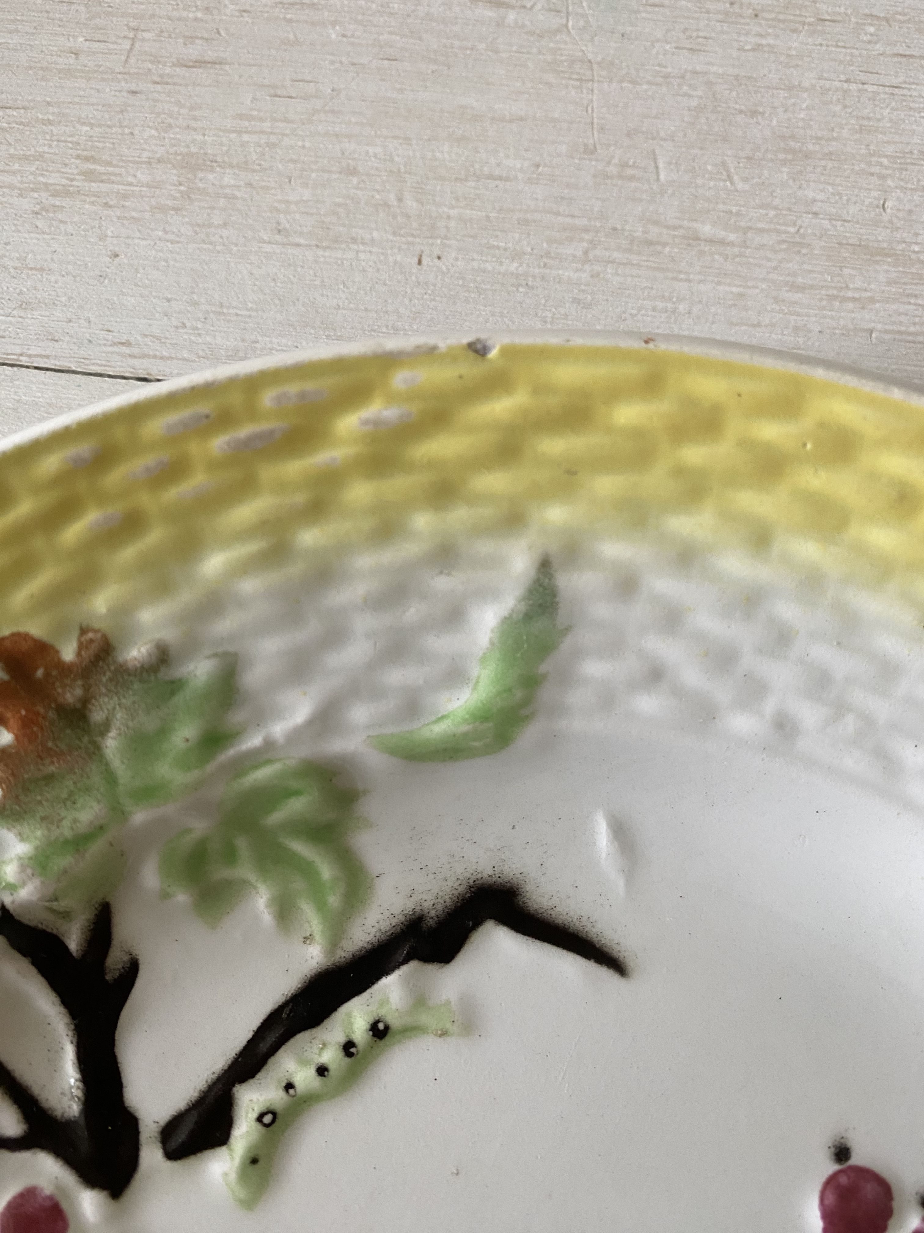 Set of three plates in slip Moulin des loups and hamage. Orchies