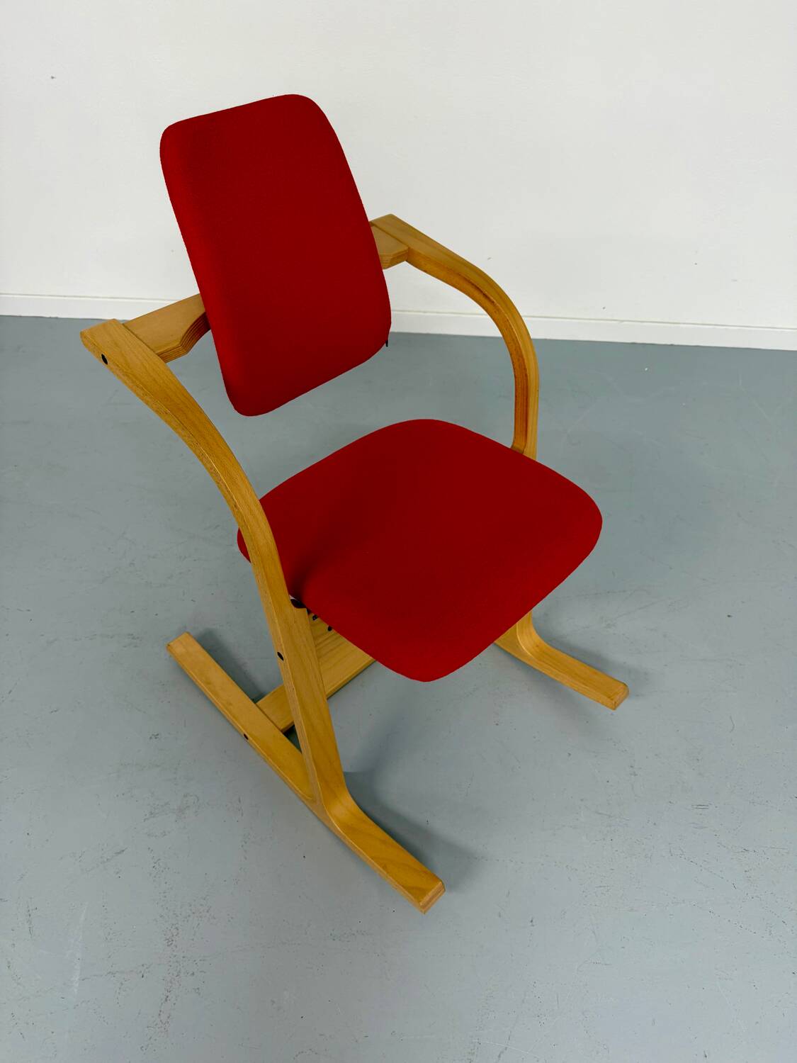 Stokke Varier Actulum red Scandinavian design rocking chair