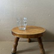 Petit tabouret en bois massif