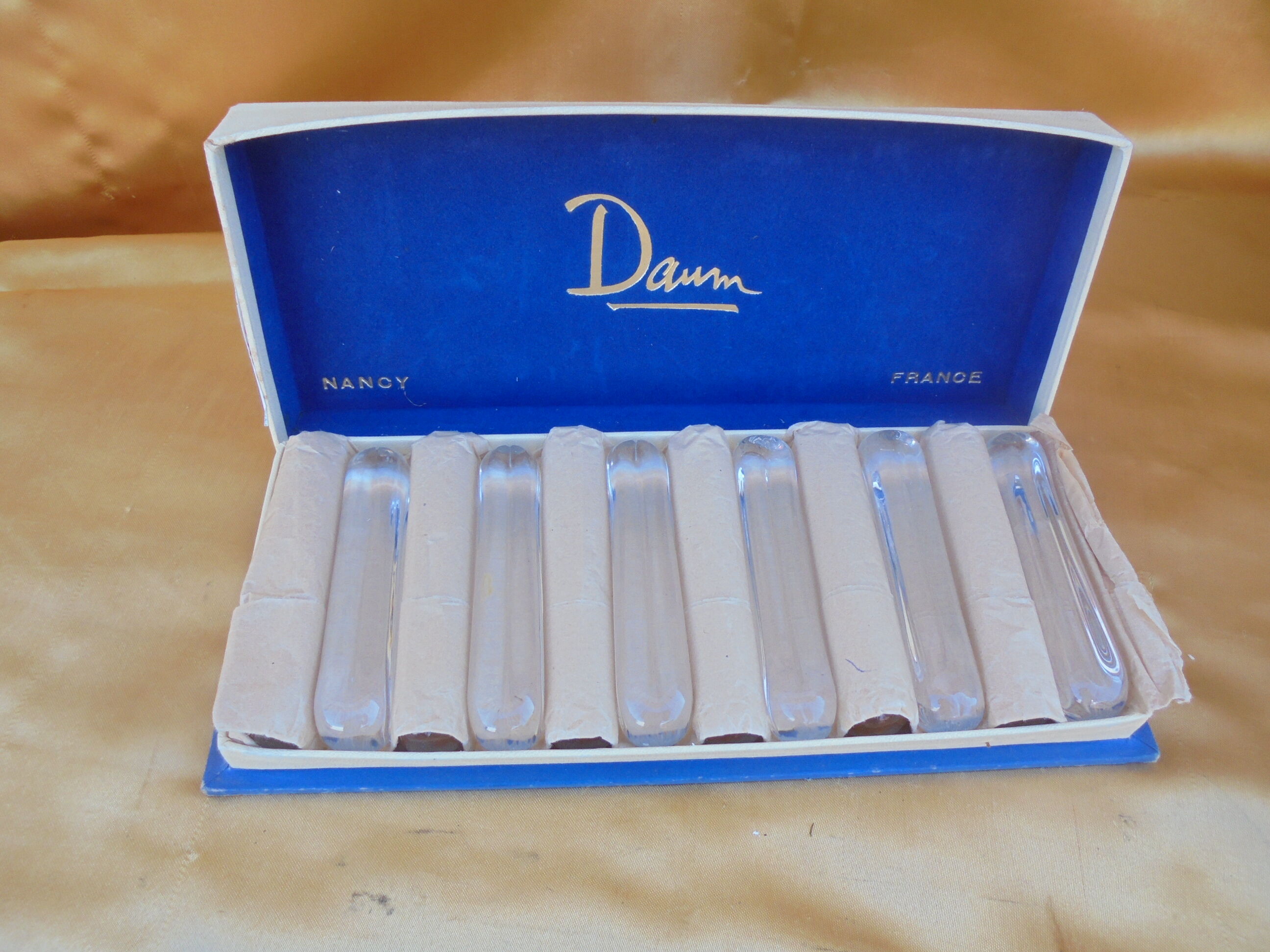 12 daum crystal knife holders