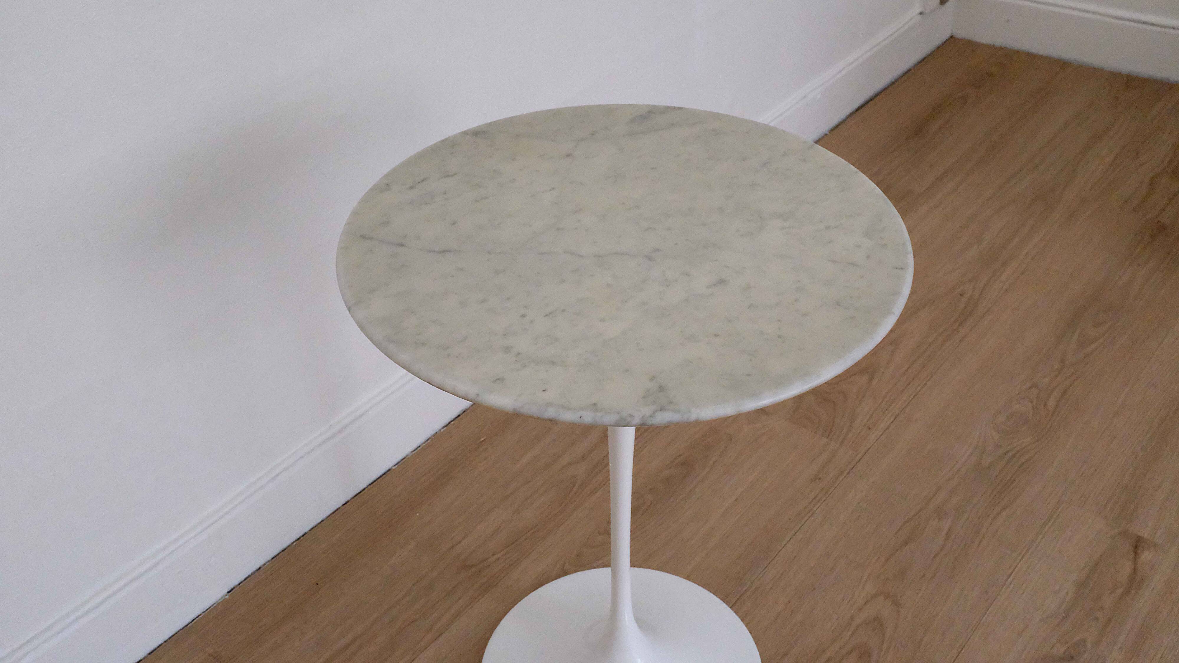 Marble pedestal table by Eero Saarinen for Knoll 1970