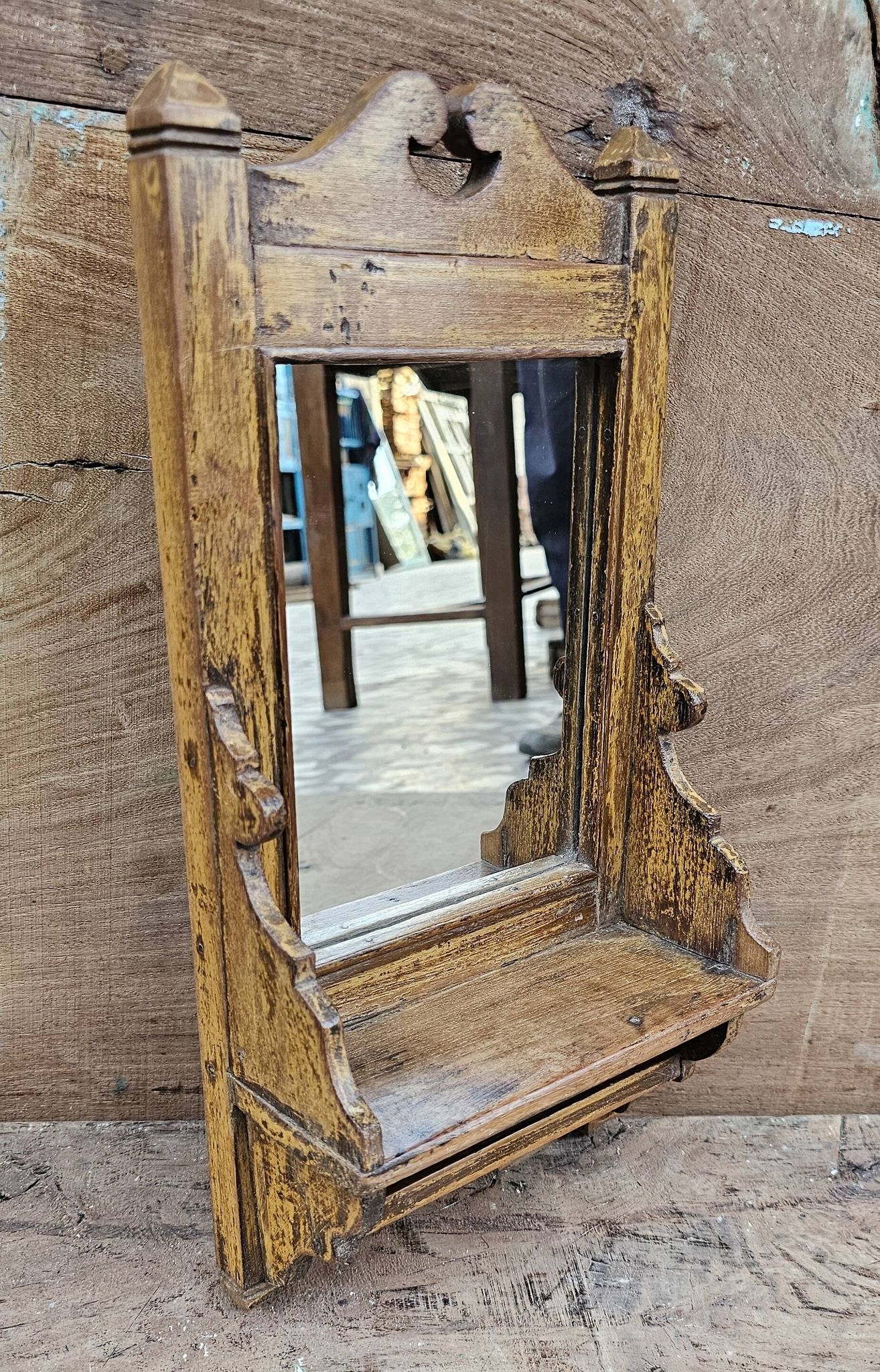 Ancien miroir de barbier en teck birman