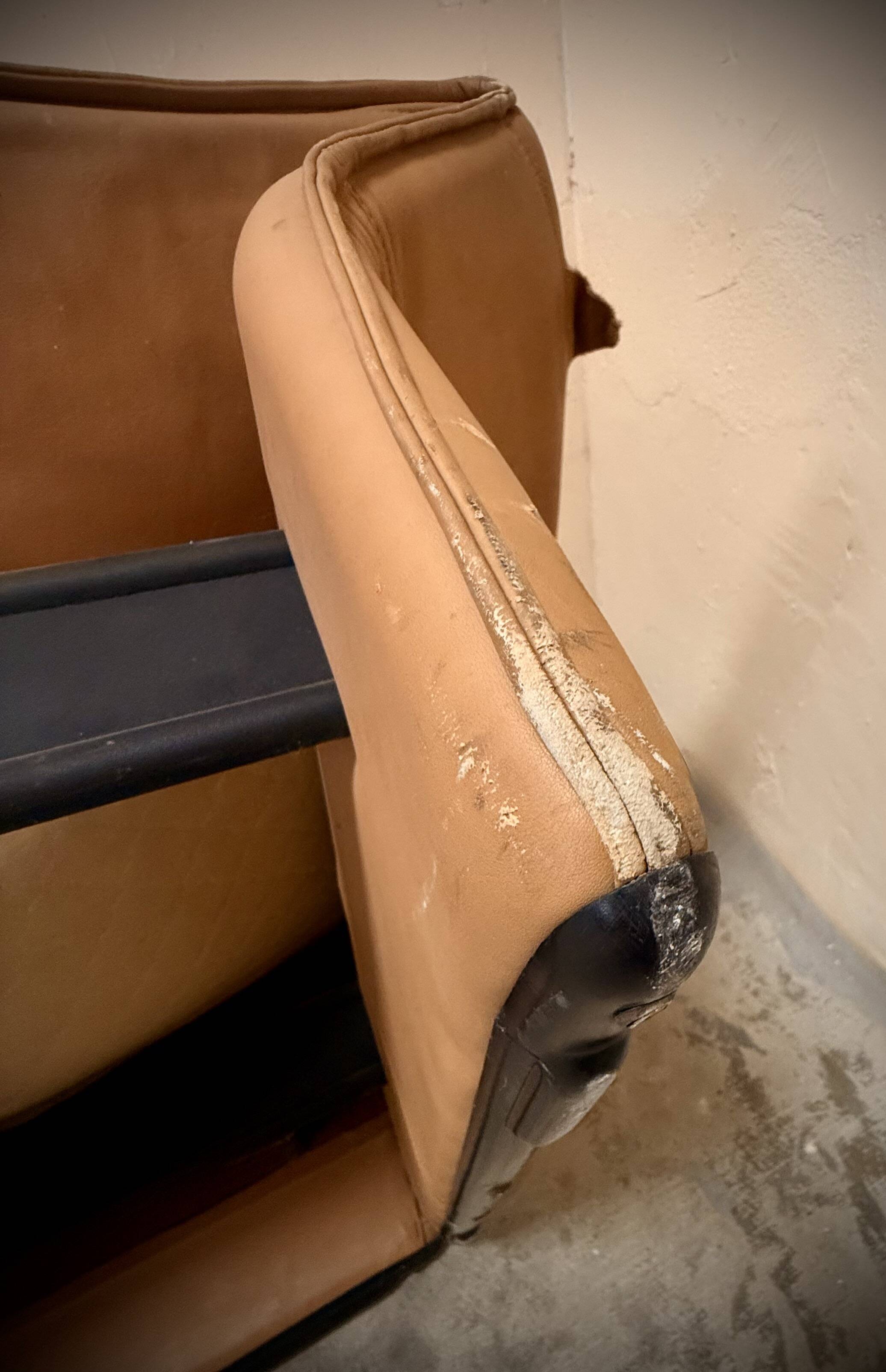 Pair of Gianni Pareschi lounge chairs for Busnelli, vintage leather from the 1970s.