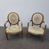 Medallion chairs