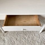 White farmhouse table