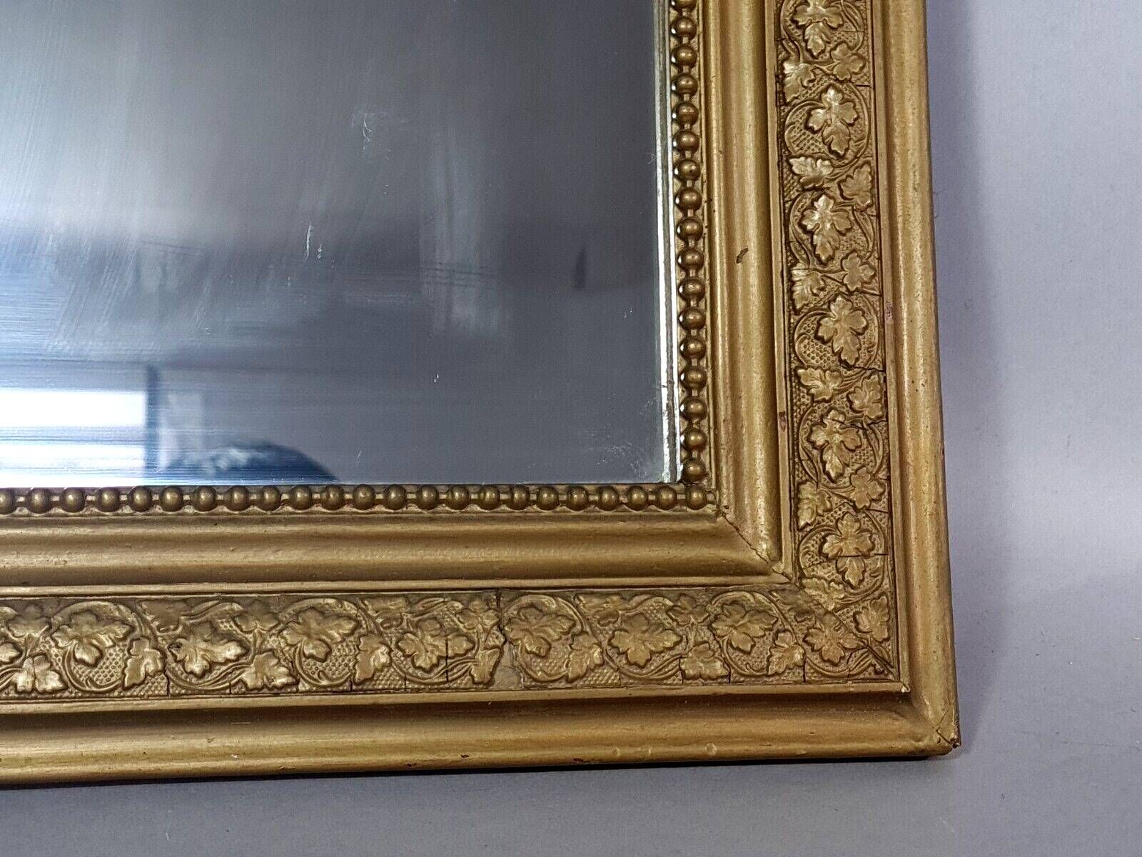 Late 19th century ogee frame mirror in gilded stucco wood 51.5x42.5 cm B622