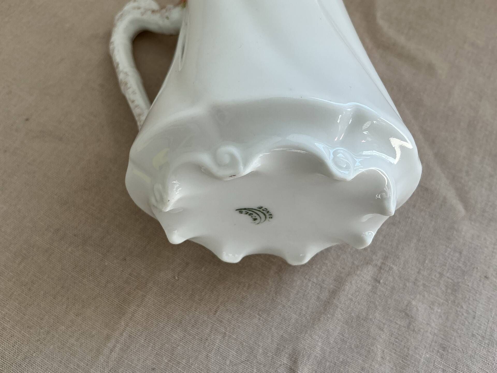 Limoges porcelain jug decorated with roses – Art Nouveau 1900-1920