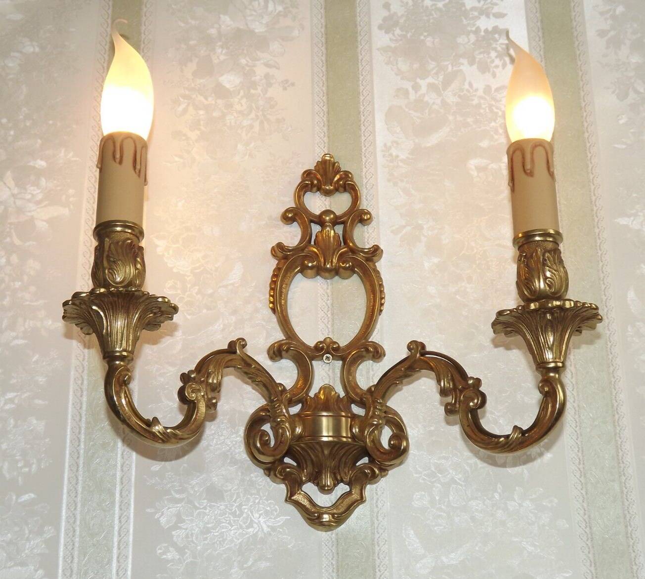 Large Vintage French Bronze Open Back Design Leaf Detail Double Wall Light 4740