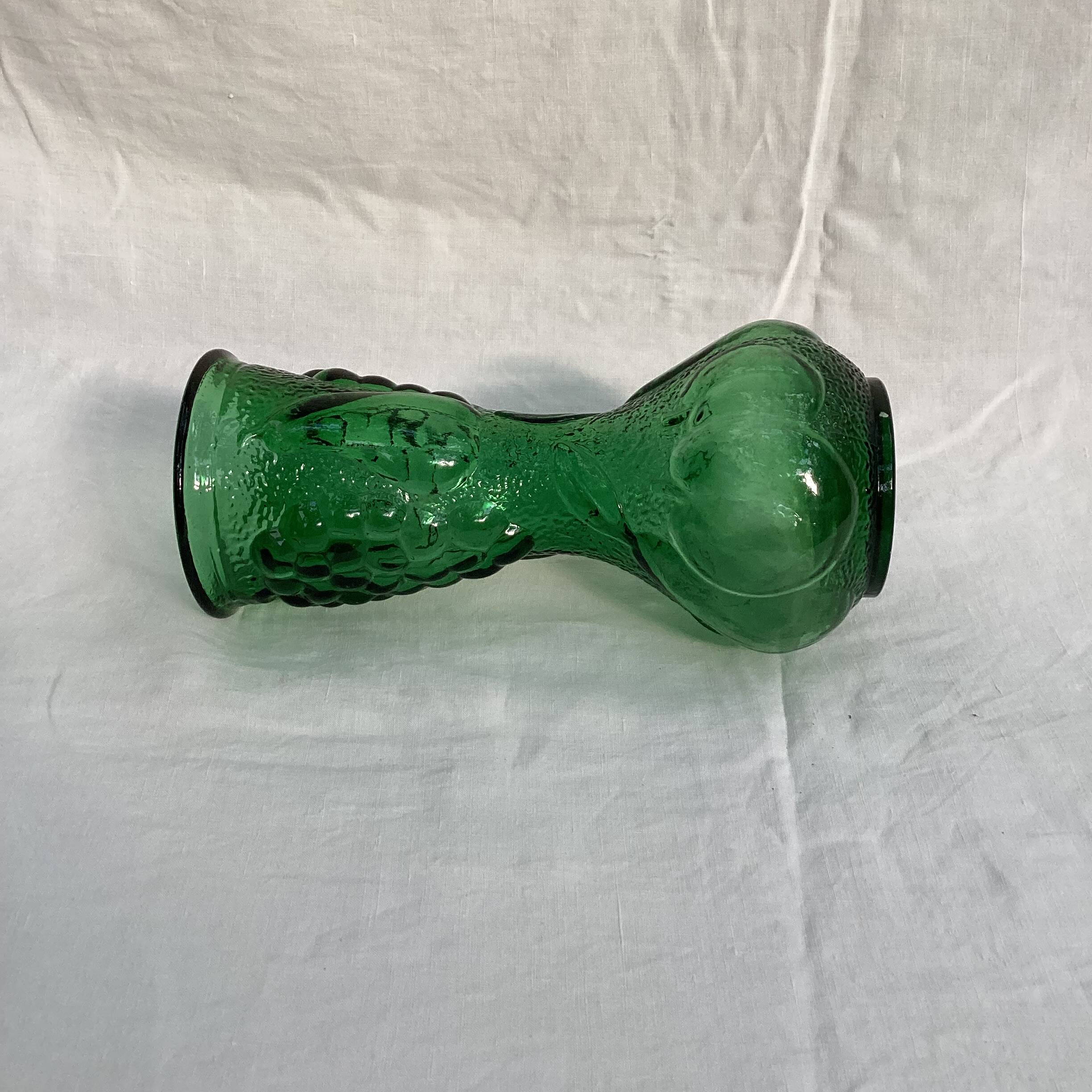 Italian vase in green glass, dimensions: height -25.5 cm - diameter -11 cm -