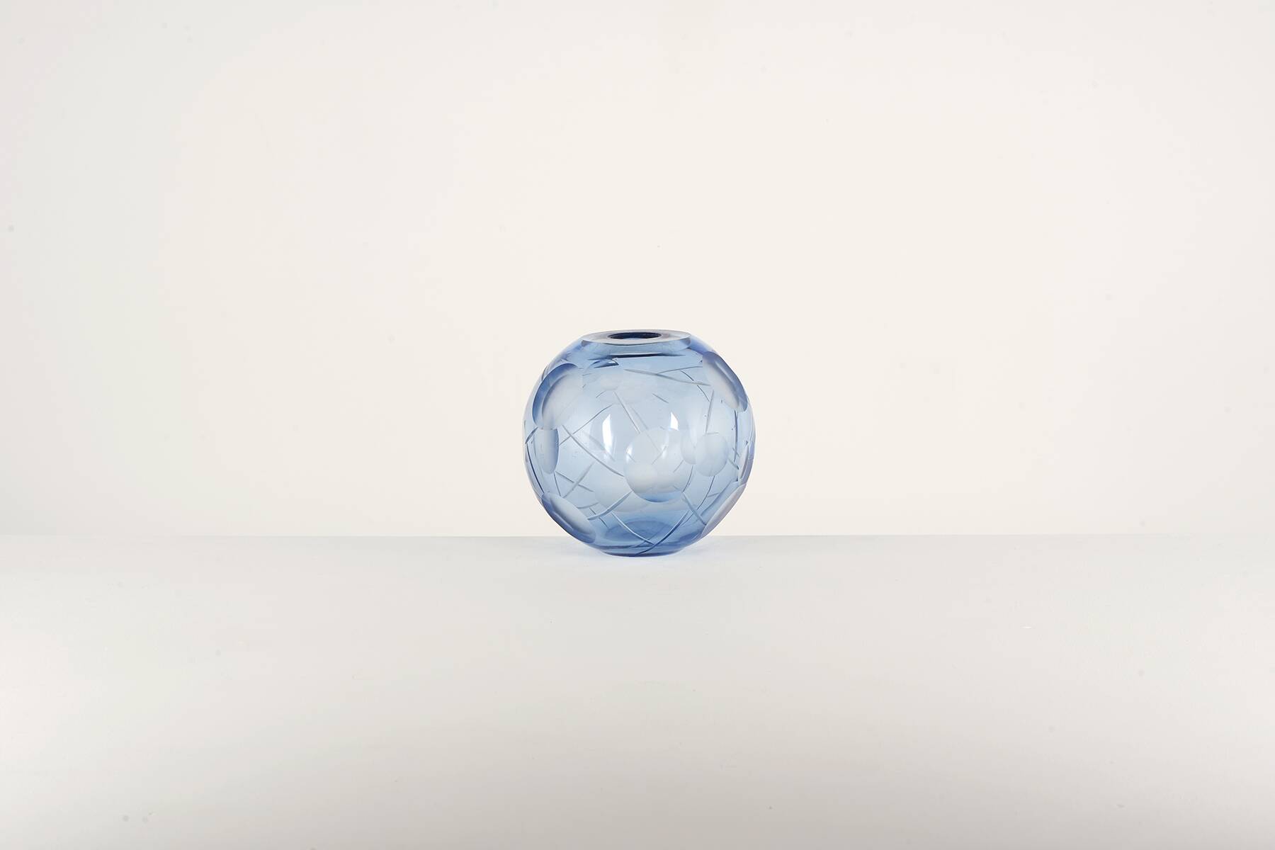 Art Deco vase by Vicke Lindstrand for Orrefors around 1930.