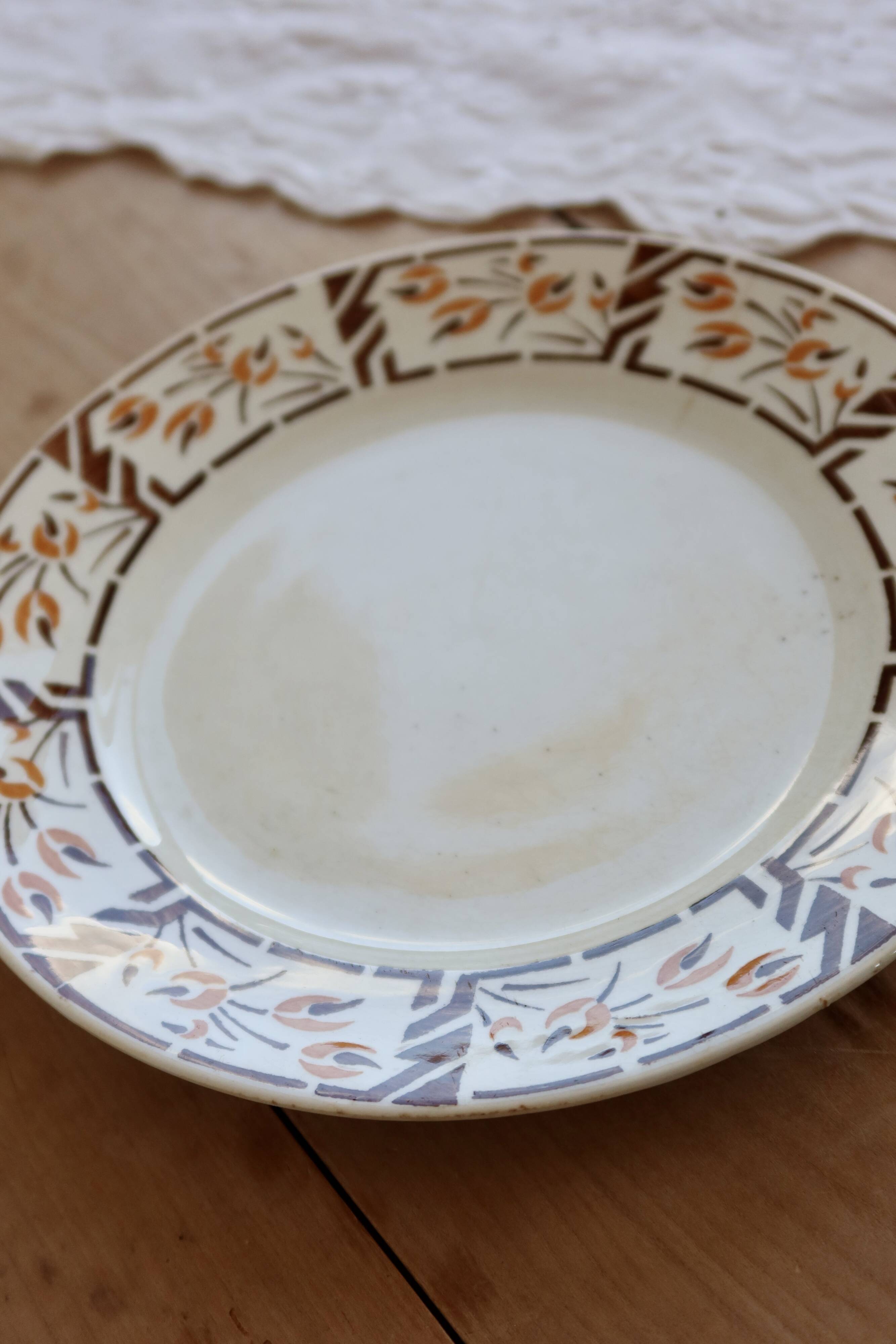 Assiette à dessert vintage terre de fer Onnaing – Décor géométrique