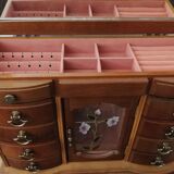 Jewelry box