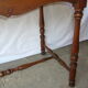 Table d'écriture ancienne en bois à pieds tournés