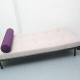 Daybed in violet 1960