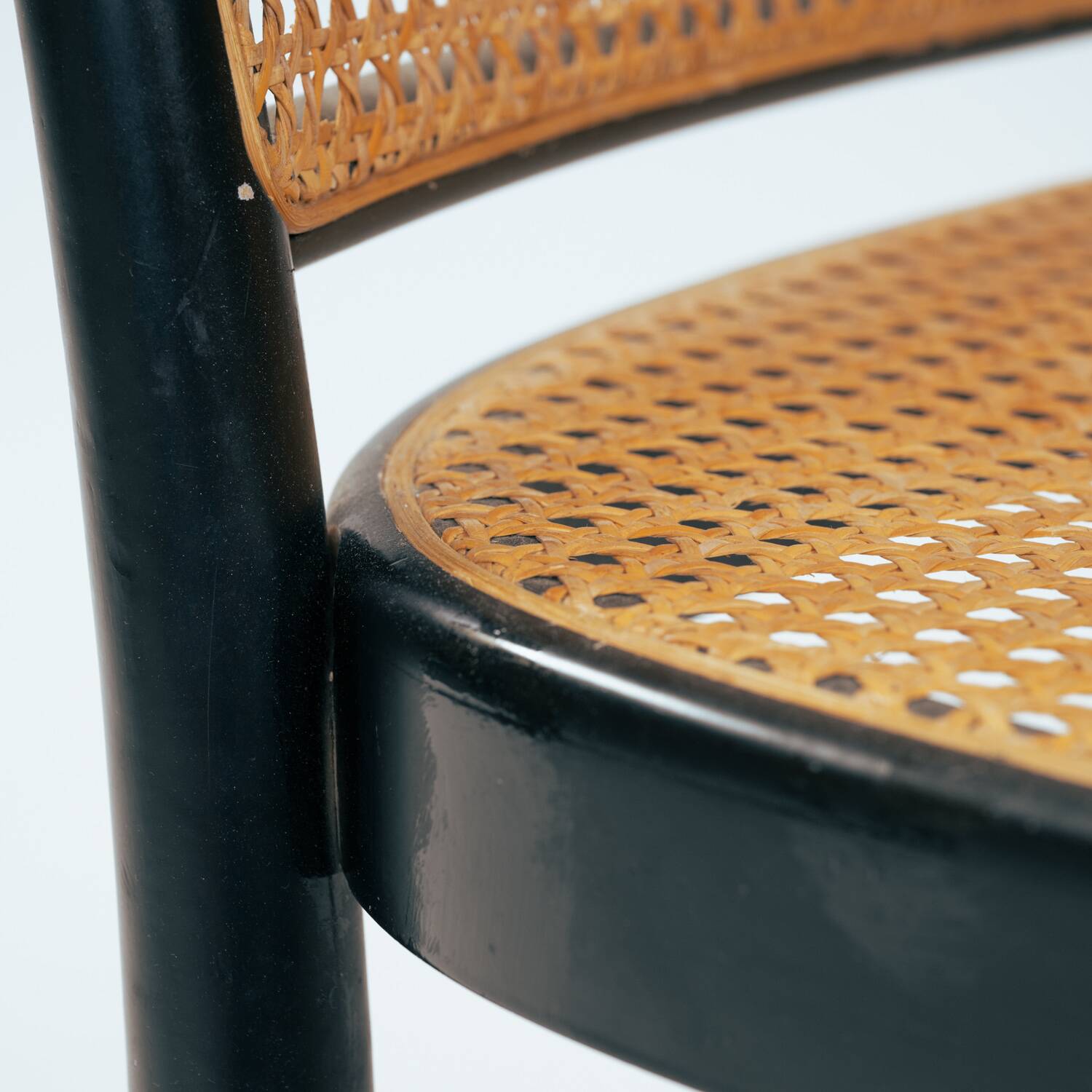 3 chaises Hoffmann Prague 811 en cannage d'après Thonet