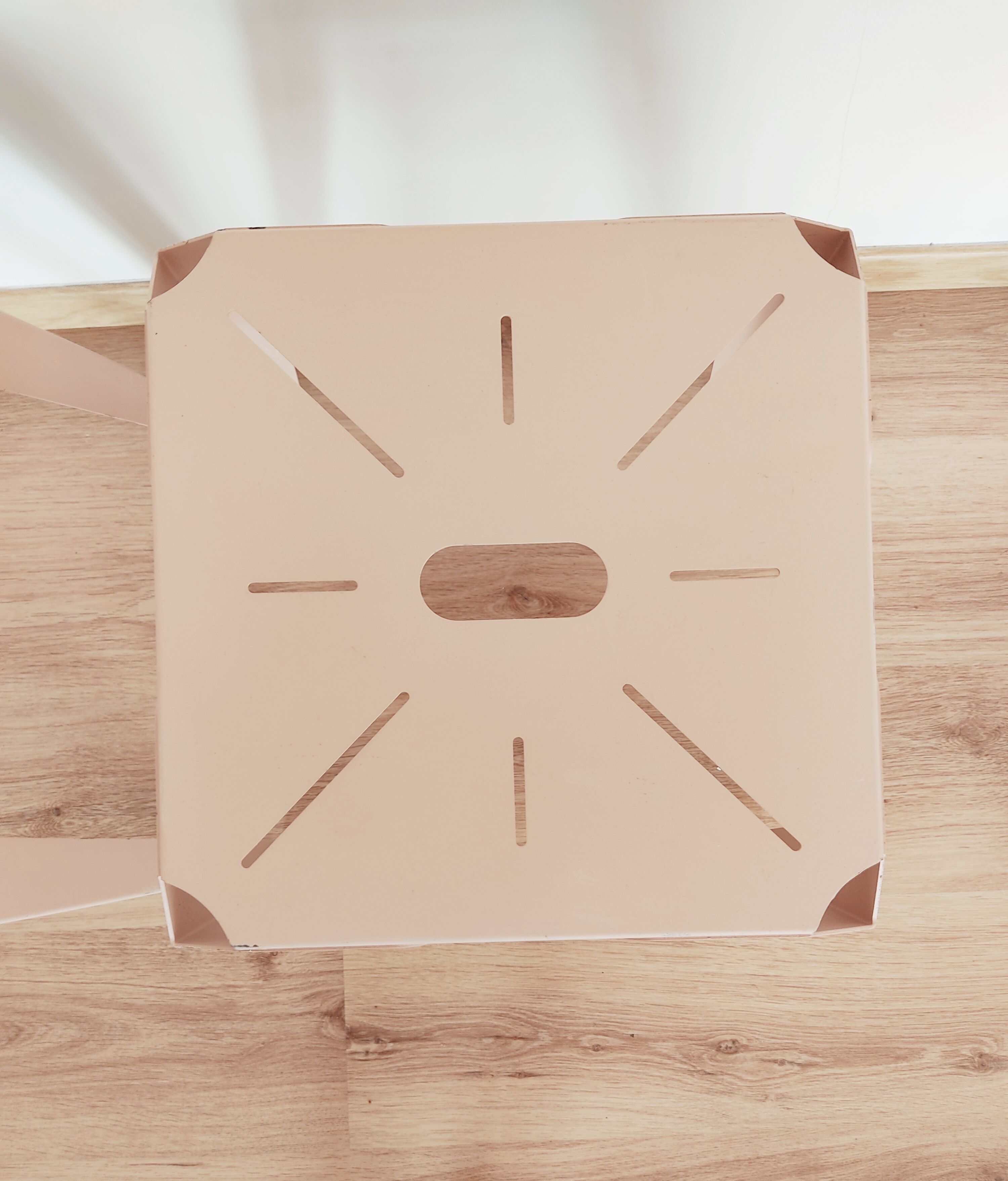 Set de 2 tabourets vintages acier laqué rose pâle