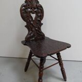 Chaise d'entrée sculptée ancienne
