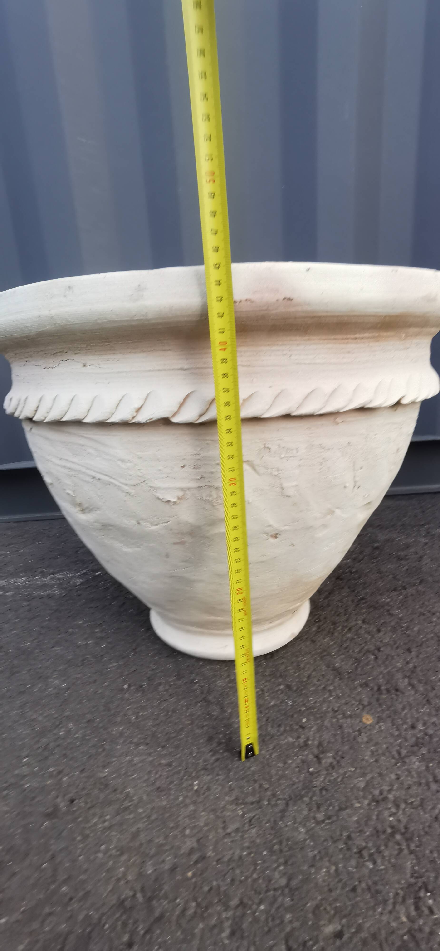 Tamgroute terracotta jar