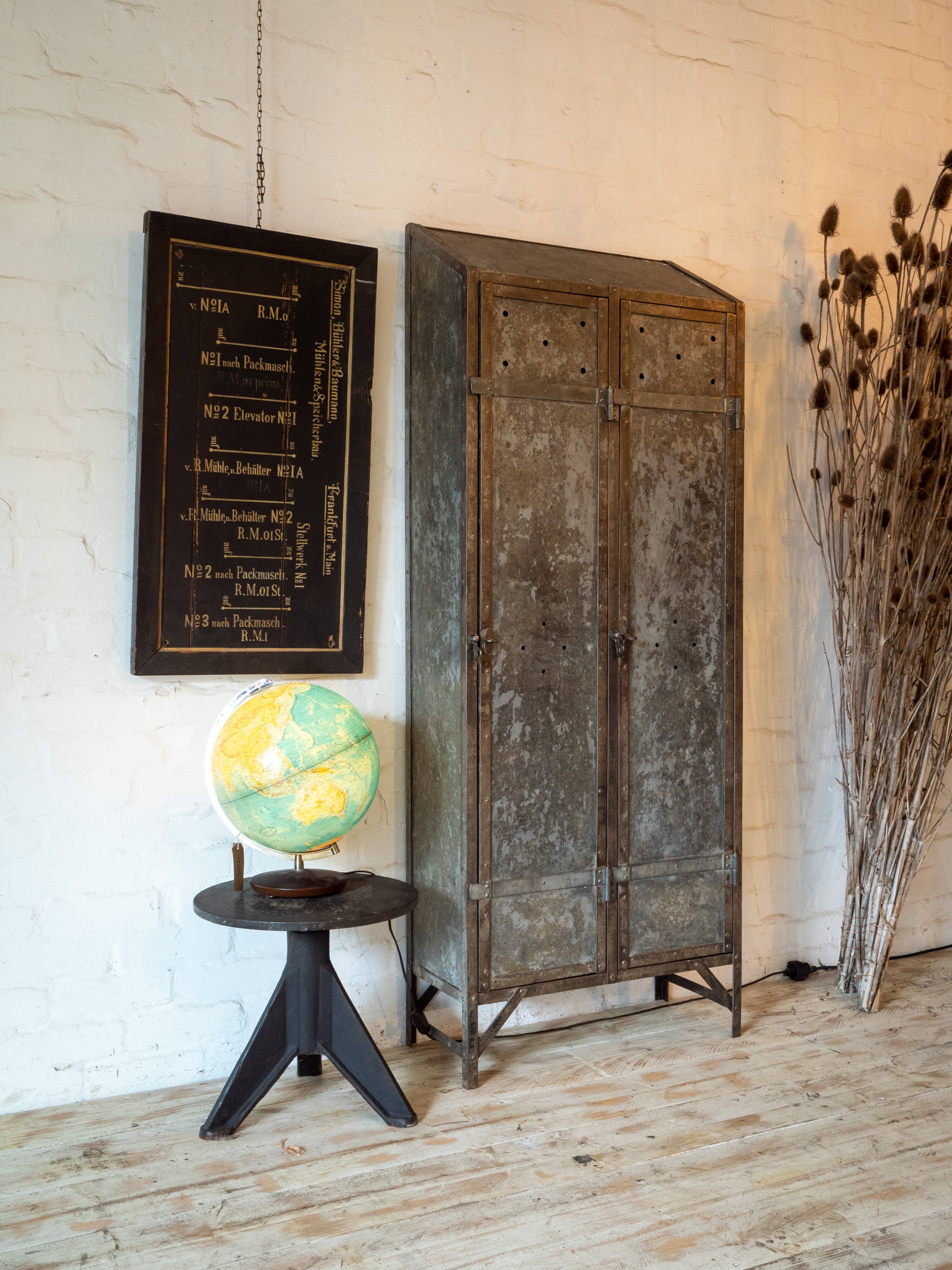 Vintage Stahlspind 2-Türig