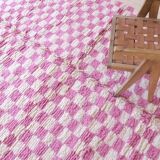 Pink checkered rug - 292 x 217 cm